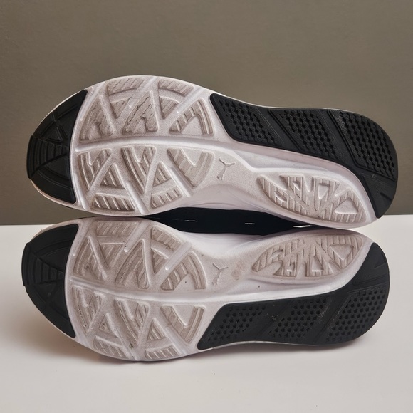 EUC Puma Sneakers, Black, Size 8 - Picture 6 of 6